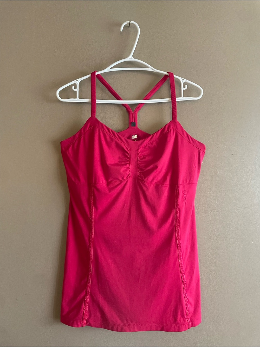 Roots Hot Pink Athletic Tank with Built-In Support – Size Large GUC